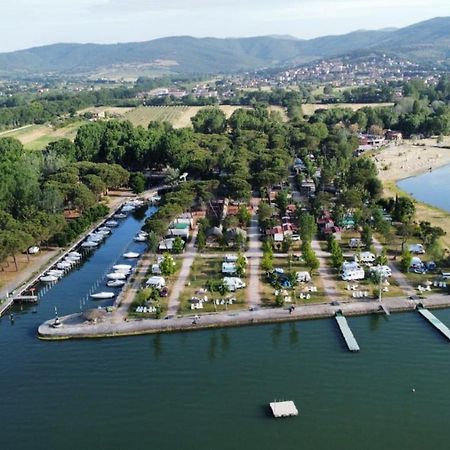 Camping Village Punta Navaccia Tuoro sul Trasimeno Exteriör bild