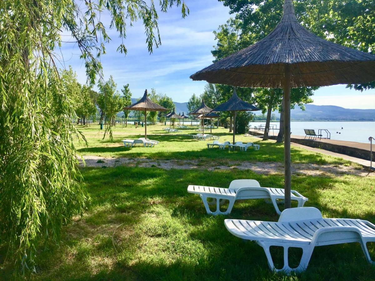 Camping Village Punta Navaccia Tuoro sul Trasimeno Exteriör bild