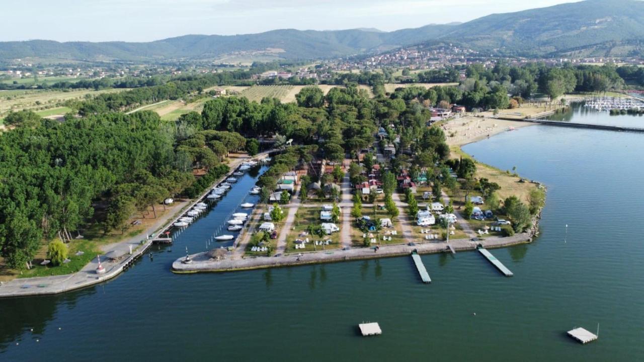 Camping Village Punta Navaccia Tuoro sul Trasimeno Exteriör bild