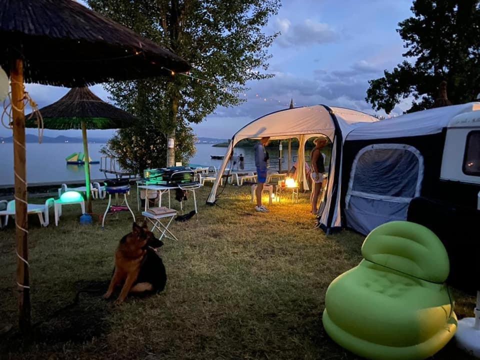 Camping Village Punta Navaccia Tuoro sul Trasimeno Exteriör bild