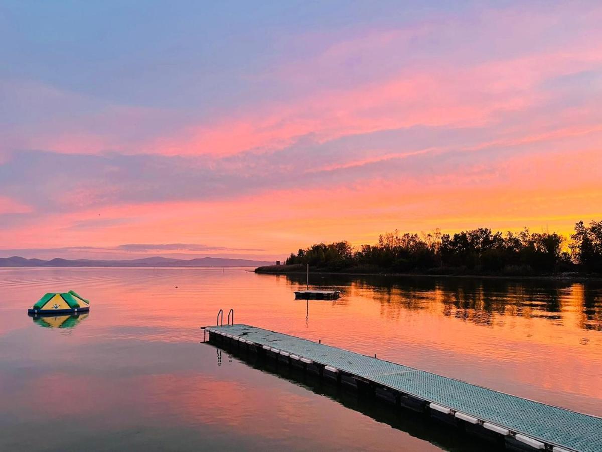 Camping Village Punta Navaccia Tuoro sul Trasimeno Exteriör bild