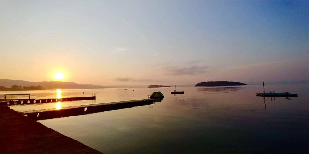 Camping Village Punta Navaccia Tuoro sul Trasimeno Exteriör bild